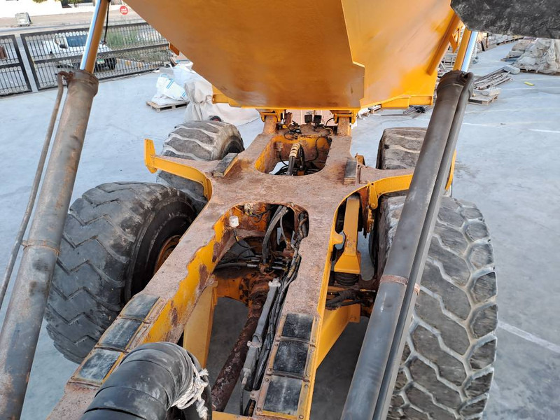 Tempat sampah artikulasi Volvo A40F (Abu Dhabi): gambar 16