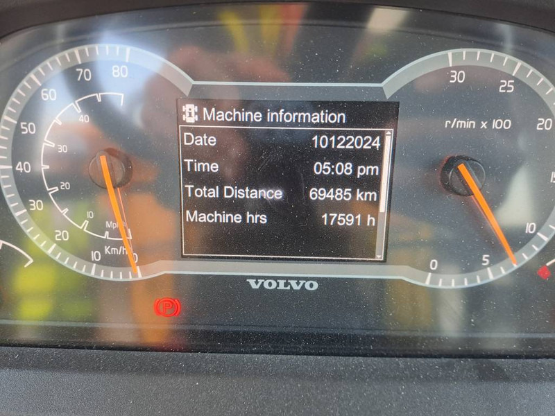 Tempat sampah artikulasi Volvo A40F (Abu Dhabi): gambar 17