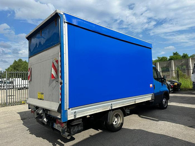 Iveco 35C16 - Van dengan terpal samping: gambar 4 Iveco 35C16 - Van dengan terpal samping: gambar 4