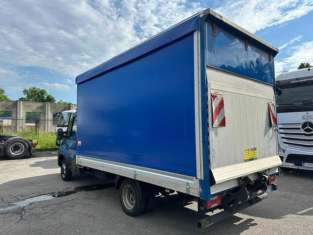 Iveco 35C16 - Van dengan terpal samping: gambar 3 Iveco 35C16 - Van dengan terpal samping: gambar 3
