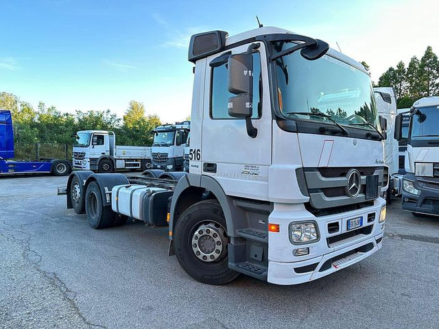 Mercedes-Benz ACTROS 2532 - Truk sasis: gambar 1 Mercedes-Benz ACTROS 2532 - Truk sasis: gambar 1