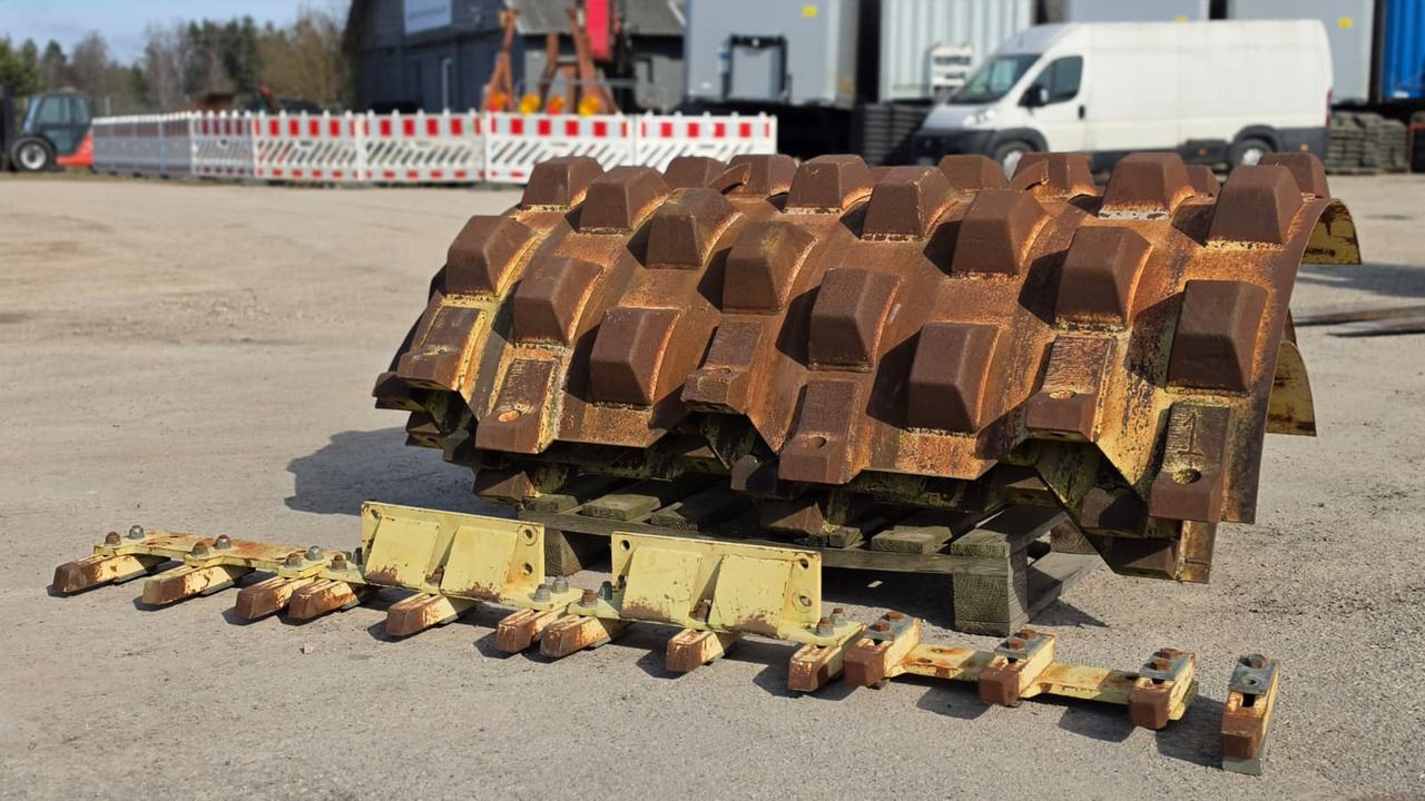 BOMAG Padfoot shell kit for any 7t roller, 1670mm - Roller: gambar 5 BOMAG Padfoot shell kit for any 7t roller, 1670mm - Roller: gambar 5
