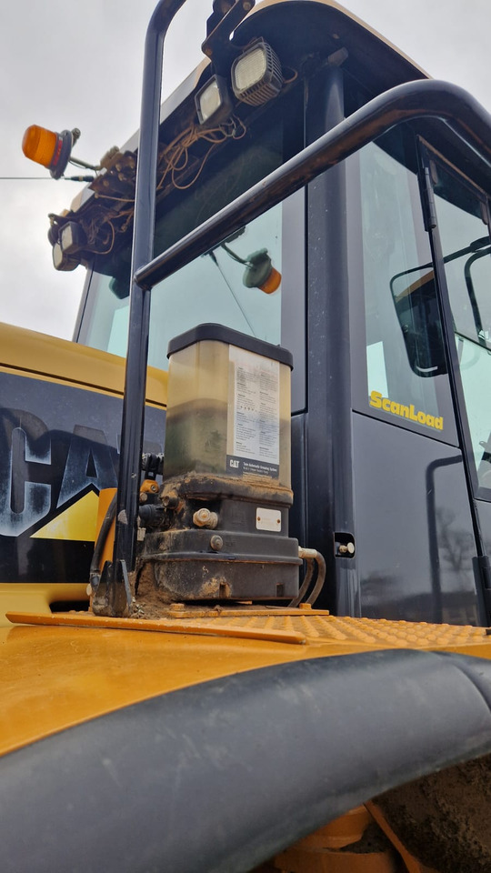 Wheel loader CATERPILLAR 962H: gambar 17