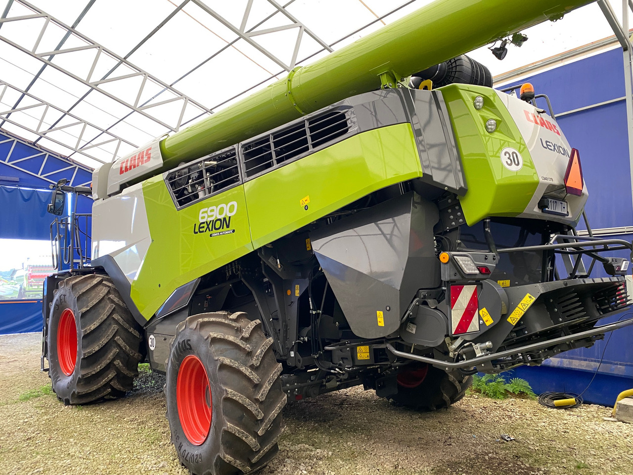 CLAAS Lexion 6900 new/unused - Mesin pemanen: gambar 4 CLAAS Lexion 6900 new/unused - Mesin pemanen: gambar 4