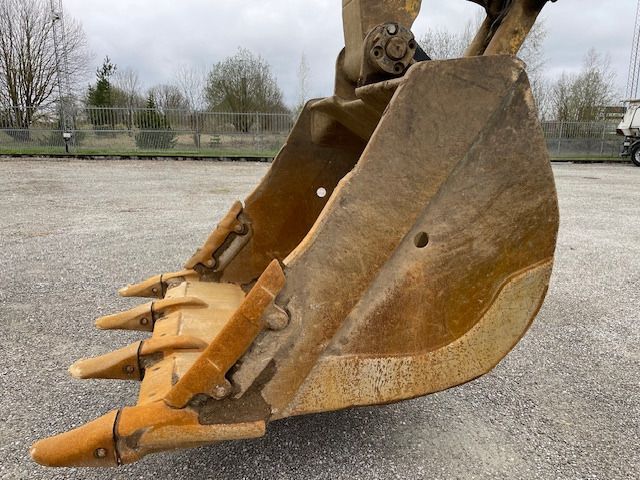 Leasing KOMATSU HB365LC-3 KOMATSU HB365LC-3: gambar 9 Leasing KOMATSU HB365LC-3 KOMATSU HB365LC-3: gambar 9