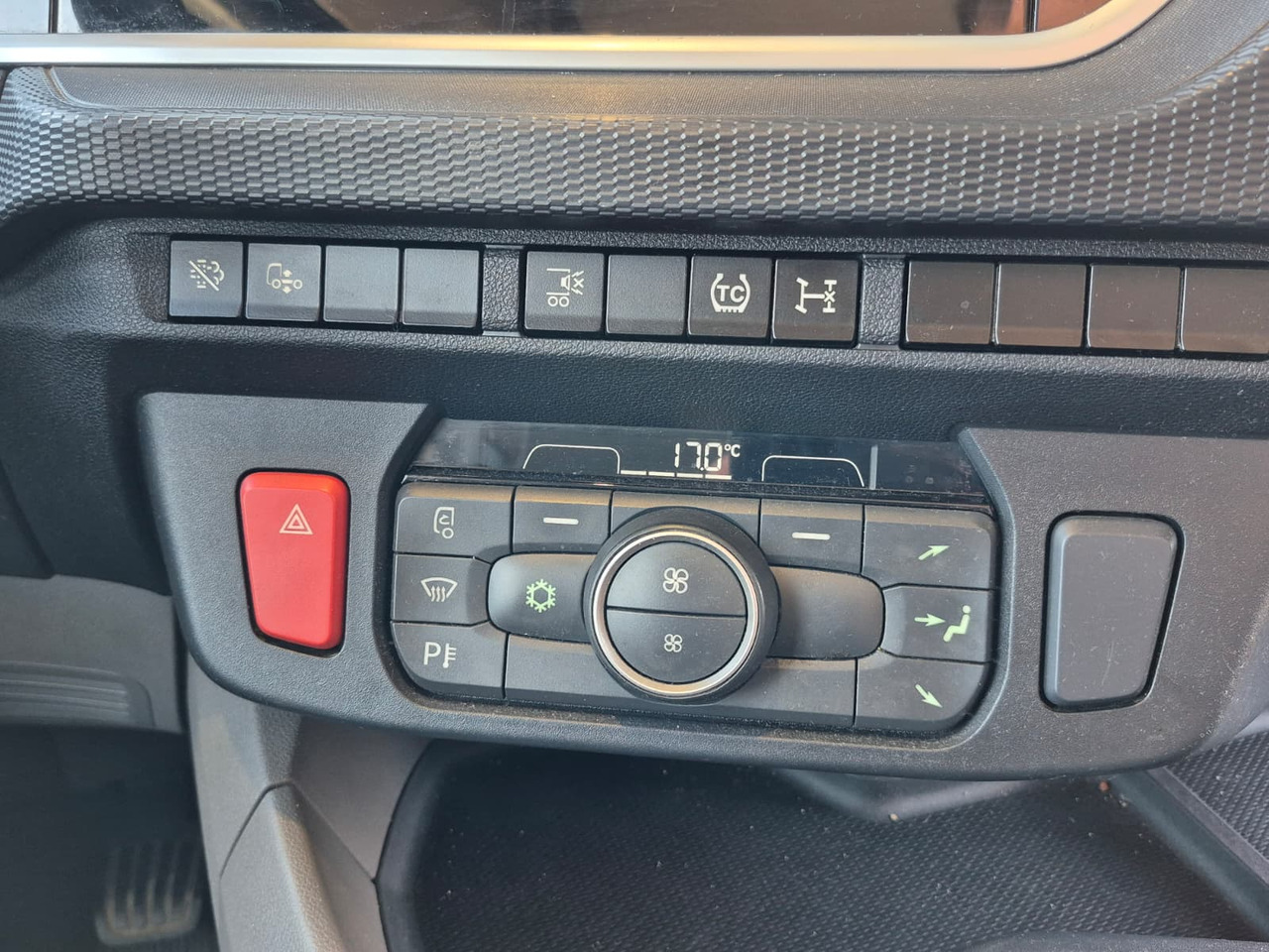 Leasing DAF XF480 FT DAF XF480 FT: gambar 16 Leasing DAF XF480 FT DAF XF480 FT: gambar 16