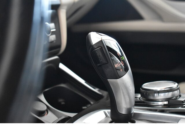 BMW 530d xDrive INDIVIDUAL CONNECTED DRIVE ECO PRO... - Mobil sedan: gambar 2 BMW 530d xDrive INDIVIDUAL CONNECTED DRIVE ECO PRO... - Mobil sedan: gambar 2