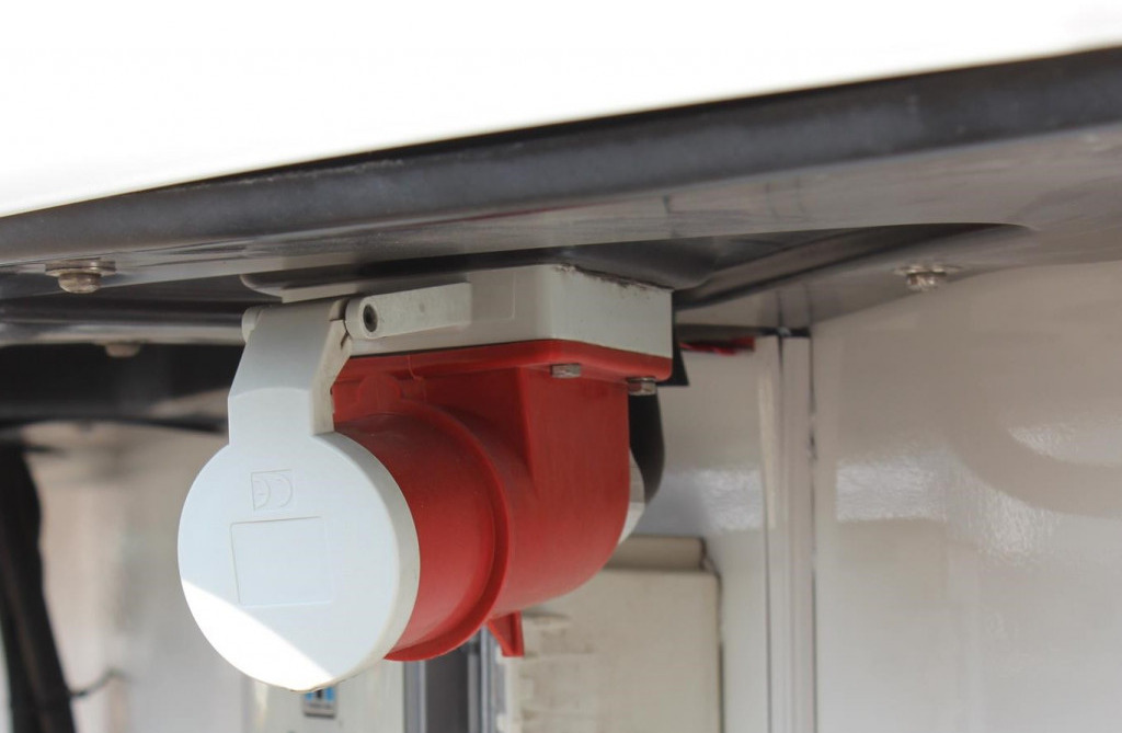 Chereau 3-Achser Kühlanhänger CV 1350 Türen FRC - Trailer berpendingin: gambar 3 Chereau 3-Achser Kühlanhänger CV 1350 Türen FRC - Trailer berpendingin: gambar 3