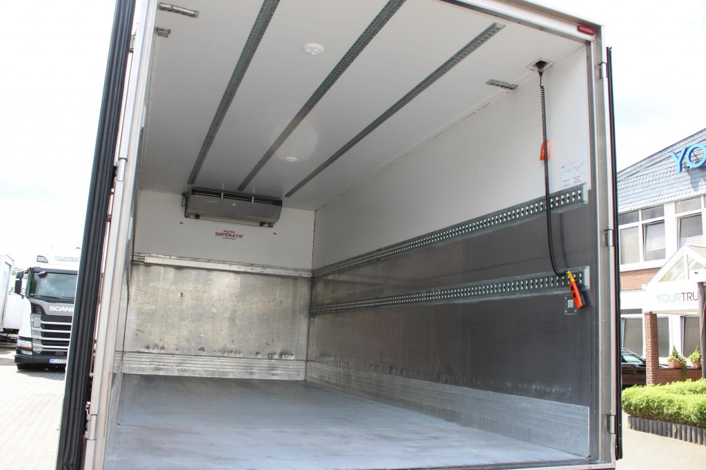 Truk berpendingin Daf LF 260 E6  Carrier Supra 550   Strom  Tür   LBW: gambar 15