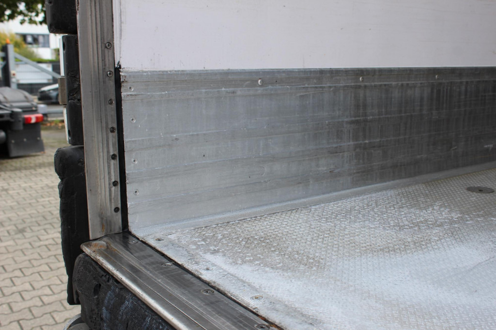 Lamberet TK SLXi Spectrum 2,65h Bi-Temp LBW FRC Aluboden - Semi-trailer berpendingin: gambar 4 Lamberet TK SLXi Spectrum 2,65h Bi-Temp LBW FRC Aluboden - Semi-trailer berpendingin: gambar 4