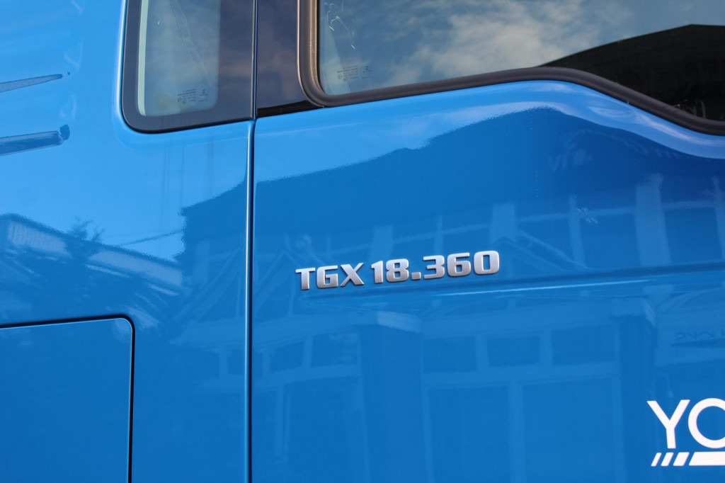 MAN TGX 18.360 Retarder Plane Edscha Aluwand - Truk dengan terpal samping: gambar 4 MAN TGX 18.360 Retarder Plane Edscha Aluwand - Truk dengan terpal samping: gambar 4