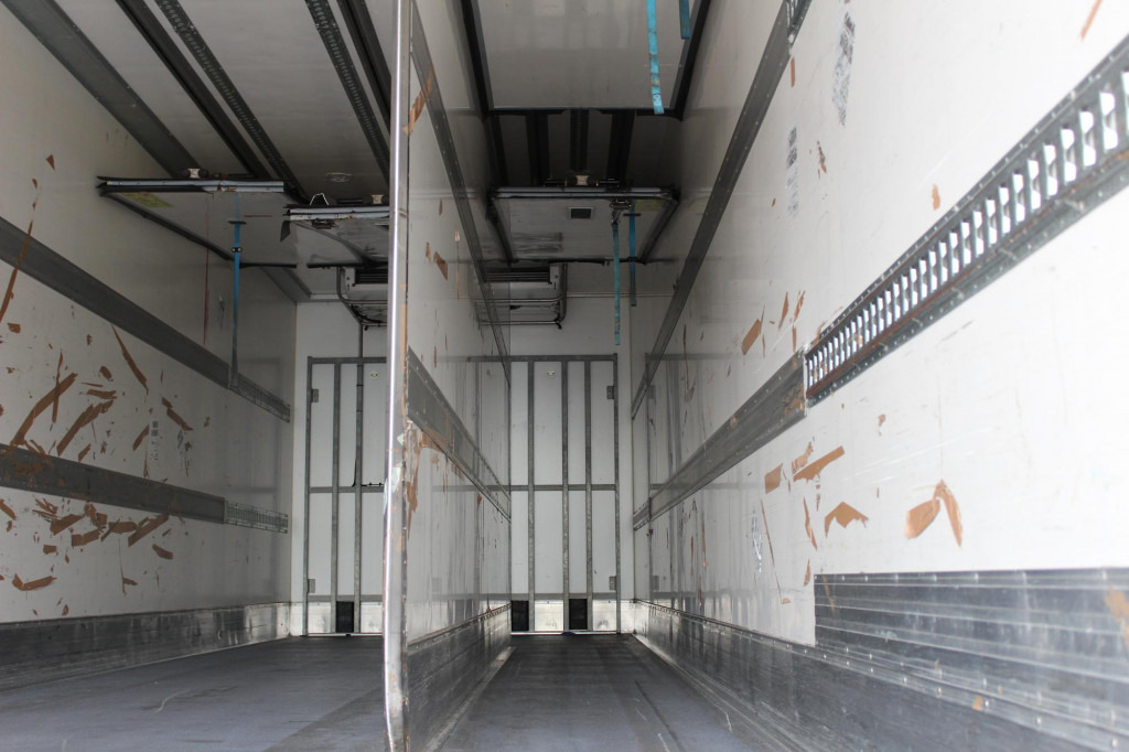 Mercedes-Benz Antos 2536 E6 CS 1250Mt Tri-temp LBW TW ATP - Truk berpendingin: gambar 4 Mercedes-Benz Antos 2536 E6 CS 1250Mt Tri-temp LBW TW ATP - Truk berpendingin: gambar 4