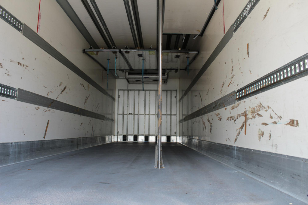 Mercedes-Benz Antos 2536 E6 CS 1250Mt Tri-temp LBW TW ATP - Truk berpendingin: gambar 3 Mercedes-Benz Antos 2536 E6 CS 1250Mt Tri-temp LBW TW ATP - Truk berpendingin: gambar 3