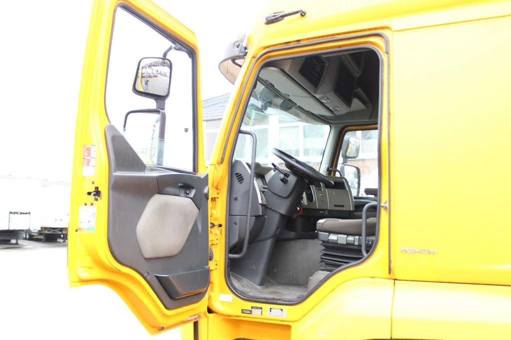 Renault Premium 380DXi BDF Schlafkabine LBW AHK 298 TKm - Truk sasis: gambar 4 Renault Premium 380DXi BDF Schlafkabine LBW AHK 298 TKm - Truk sasis: gambar 4