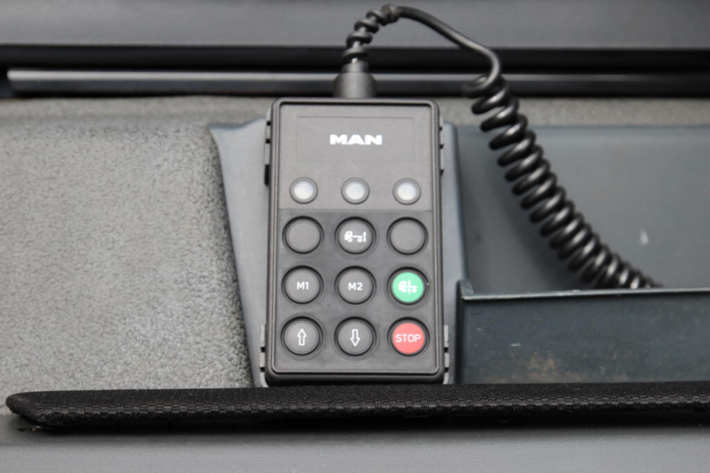 MAN TGX 18.520 E6 XXL D38 Retarder 2 Tank - Tractor head: gambar 2 MAN TGX 18.520 E6 XXL D38 Retarder 2 Tank - Tractor head: gambar 2