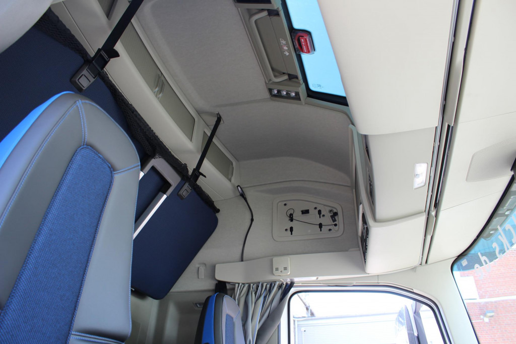 Tractor head Volvo FH 500 Globe XL  I-Park Cool  Navi  Miete-Rent!: gambar 15