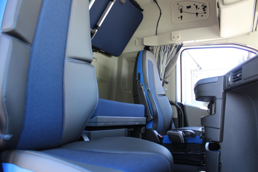 Tractor head Volvo FH 500 Globe XL  I-Park Cool  Navi  Miete-Rent!: gambar 14