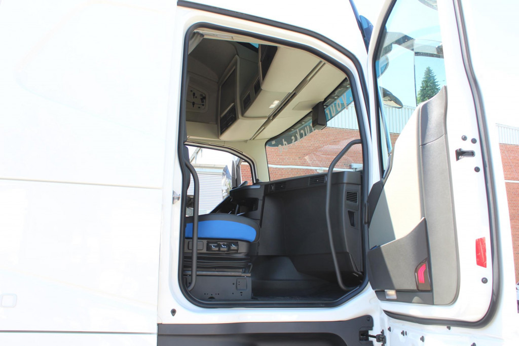 Tractor head Volvo FH 500 Globe XL  I-Park Cool  Navi  Miete-Rent!: gambar 13