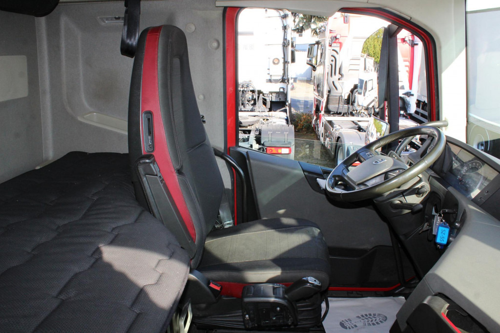 Volvo FH 500 Globe XL I-Park Cool Xenon VIN: MB - Tractor head: gambar 4 Volvo FH 500 Globe XL I-Park Cool Xenon VIN: MB - Tractor head: gambar 4