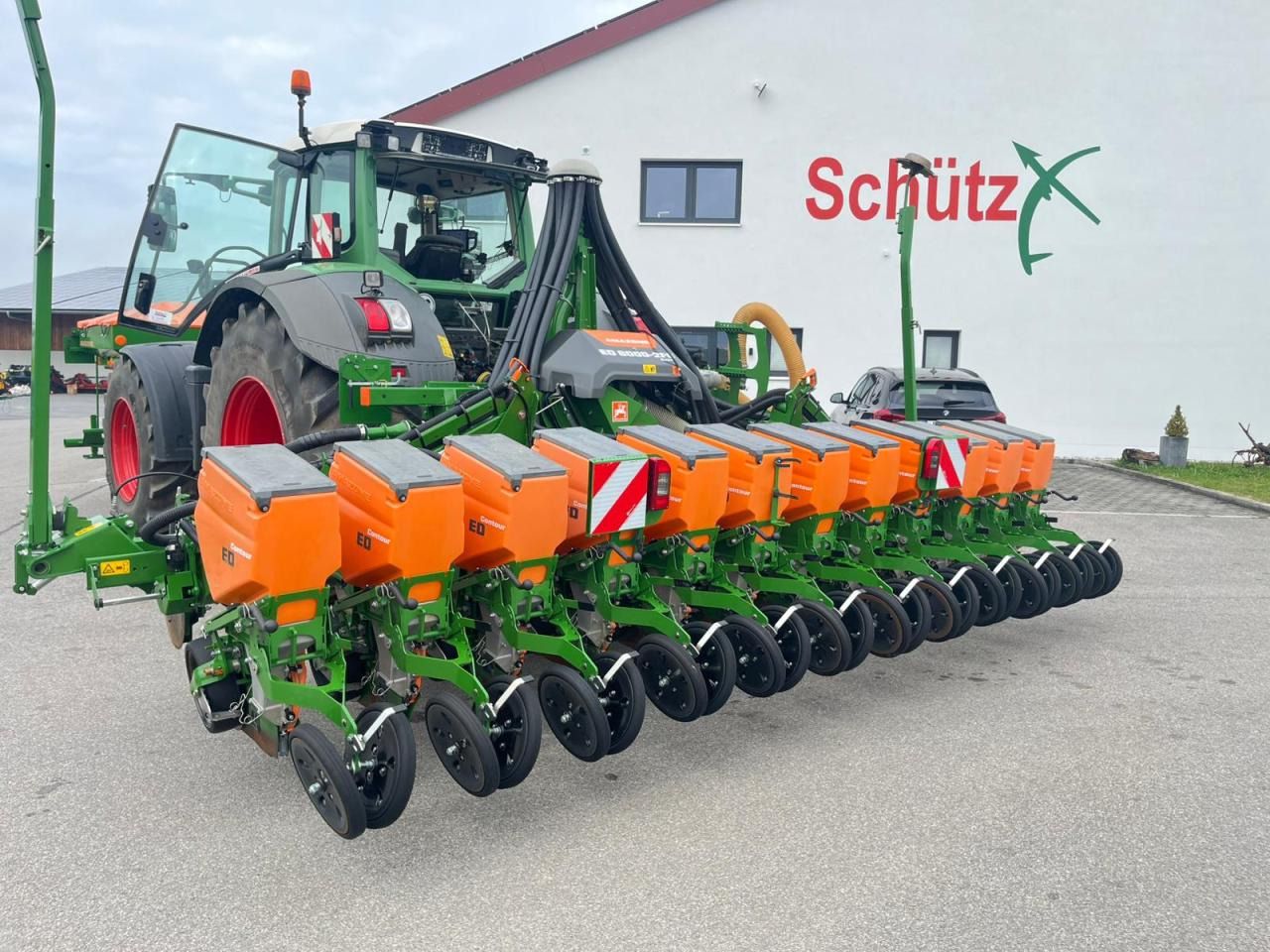 Amazone ED 6000-2FC SUPER mit Amazone Frontdüngertank, TOP - Penabur presisi: gambar 1 Amazone ED 6000-2FC SUPER mit Amazone Frontdüngertank, TOP - Penabur presisi: gambar 1