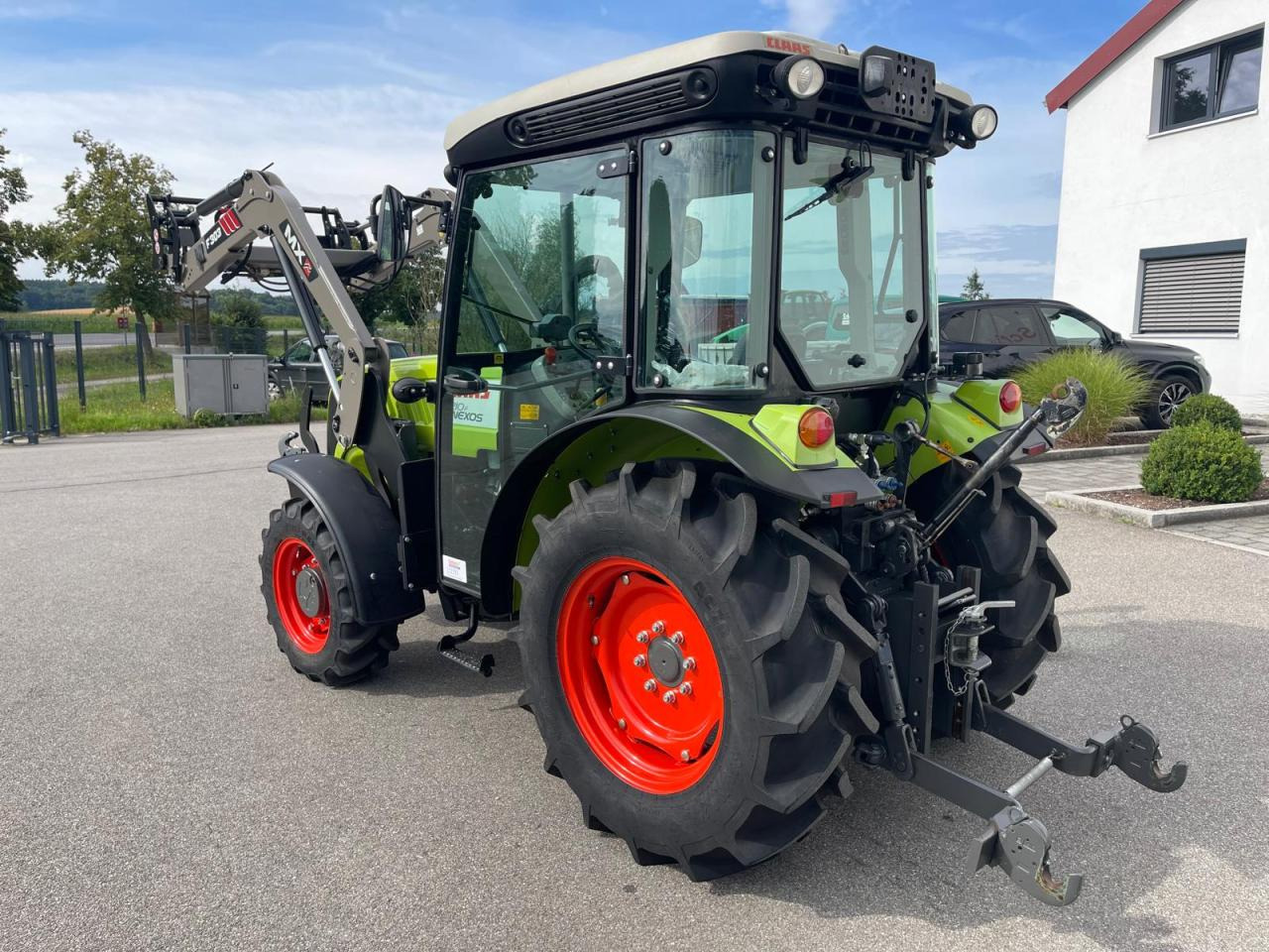 CLAAS Nexos 210 mit Frontlader und Frontzapfwelle, erst 236 Betriebsstunden, neuwertiger Zustand - Traktor: gambar 3 CLAAS Nexos 210 mit Frontlader und Frontzapfwelle, erst 236 Betriebsstunden, neuwertiger Zustand - Traktor: gambar 3