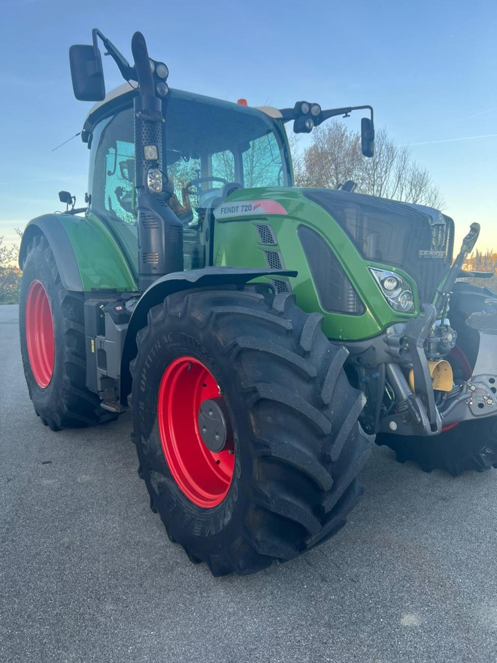 Fendt Vario 720 Profi Plus S4, FZW, FKH, GPS, 4800 Bh, neue Hinterreifen, FINANZIERUNG MÖGLICH - Traktor: gambar 3 Fendt Vario 720 Profi Plus S4, FZW, FKH, GPS, 4800 Bh, neue Hinterreifen, FINANZIERUNG MÖGLICH - Traktor: gambar 3