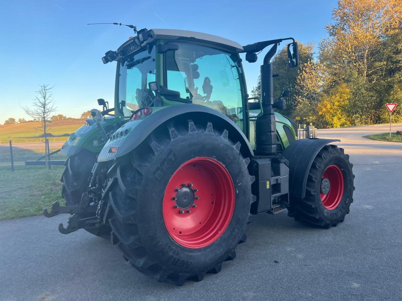 Fendt Vario 720 Profi Plus S4, FZW, FKH, GPS, 4800 Bh, neue Hinterreifen, FINANZIERUNG MÖGLICH - Traktor: gambar 5 Fendt Vario 720 Profi Plus S4, FZW, FKH, GPS, 4800 Bh, neue Hinterreifen, FINANZIERUNG MÖGLICH - Traktor: gambar 5