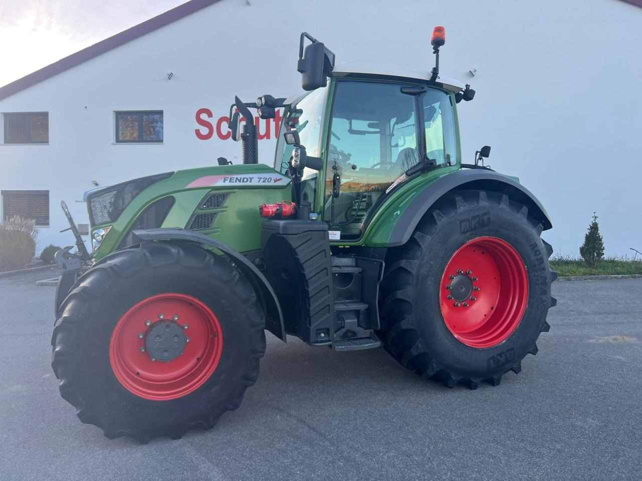 Fendt Vario 720 Profi Plus S4, FZW, FKH, GPS, 4800 Bh, neue Hinterreifen, FINANZIERUNG MÖGLICH - Traktor: gambar 2 Fendt Vario 720 Profi Plus S4, FZW, FKH, GPS, 4800 Bh, neue Hinterreifen, FINANZIERUNG MÖGLICH - Traktor: gambar 2