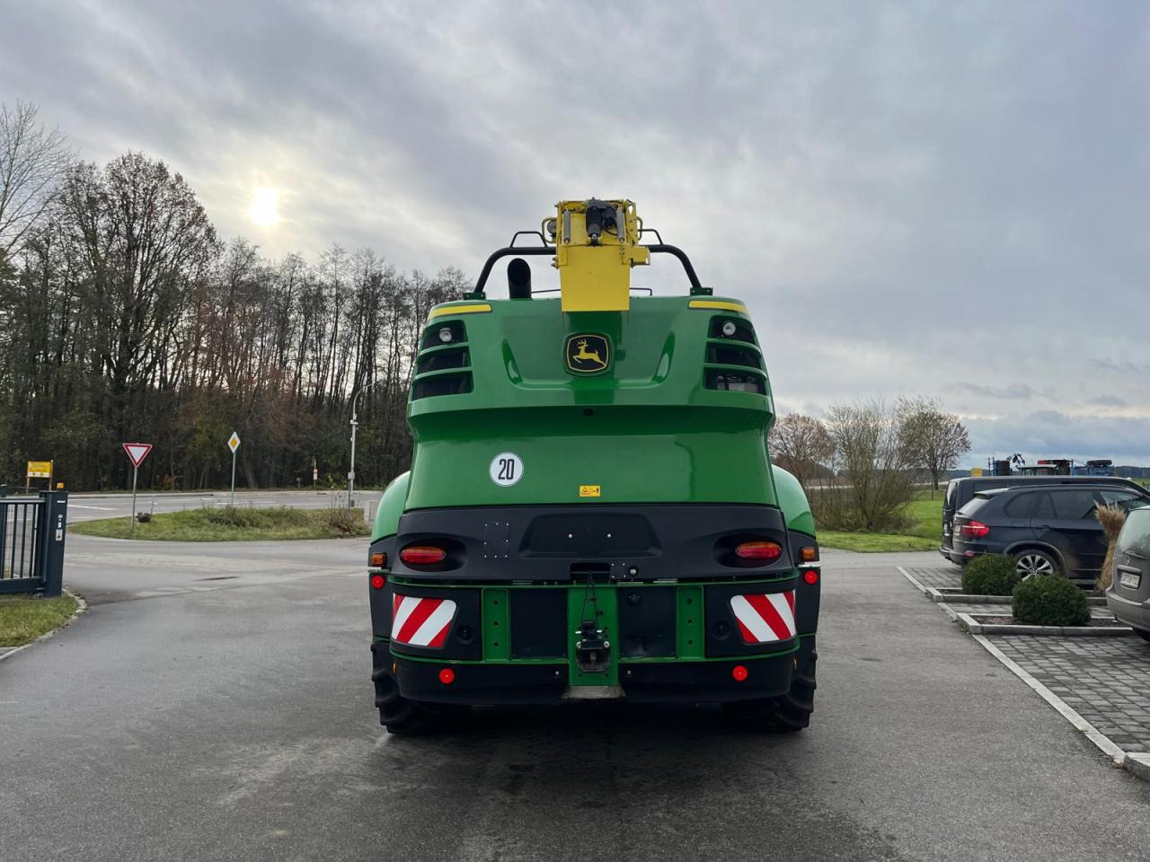 John Deere 8300i Feldhäcksler, Harvestlap, Pickup, Kemper, erst 910 Betriebsstunden, Baujahr 2018 - Pemanen hijauan: gambar 4 John Deere 8300i Feldhäcksler, Harvestlap, Pickup, Kemper, erst 910 Betriebsstunden, Baujahr 2018 - Pemanen hijauan: gambar 4