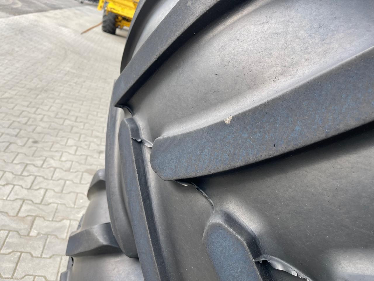 John Deere Kompletträder von 6R250, 650/65 R42 mit Bridgestone Decken aus 2019, ca. 50 % - Traktor: gambar 5 John Deere Kompletträder von 6R250, 650/65 R42 mit Bridgestone Decken aus 2019, ca. 50 % - Traktor: gambar 5