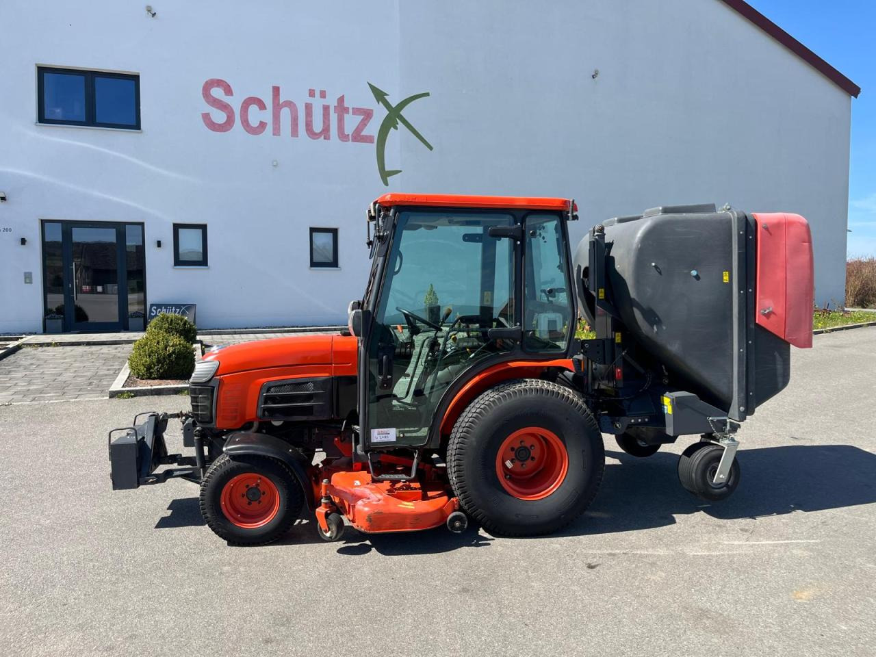 Kubota B3030 Rasenmäher mit Grüngutbehälter, Hochentlader - Mesin pemotong rumput: gambar 1 Kubota B3030 Rasenmäher mit Grüngutbehälter, Hochentlader - Mesin pemotong rumput: gambar 1
