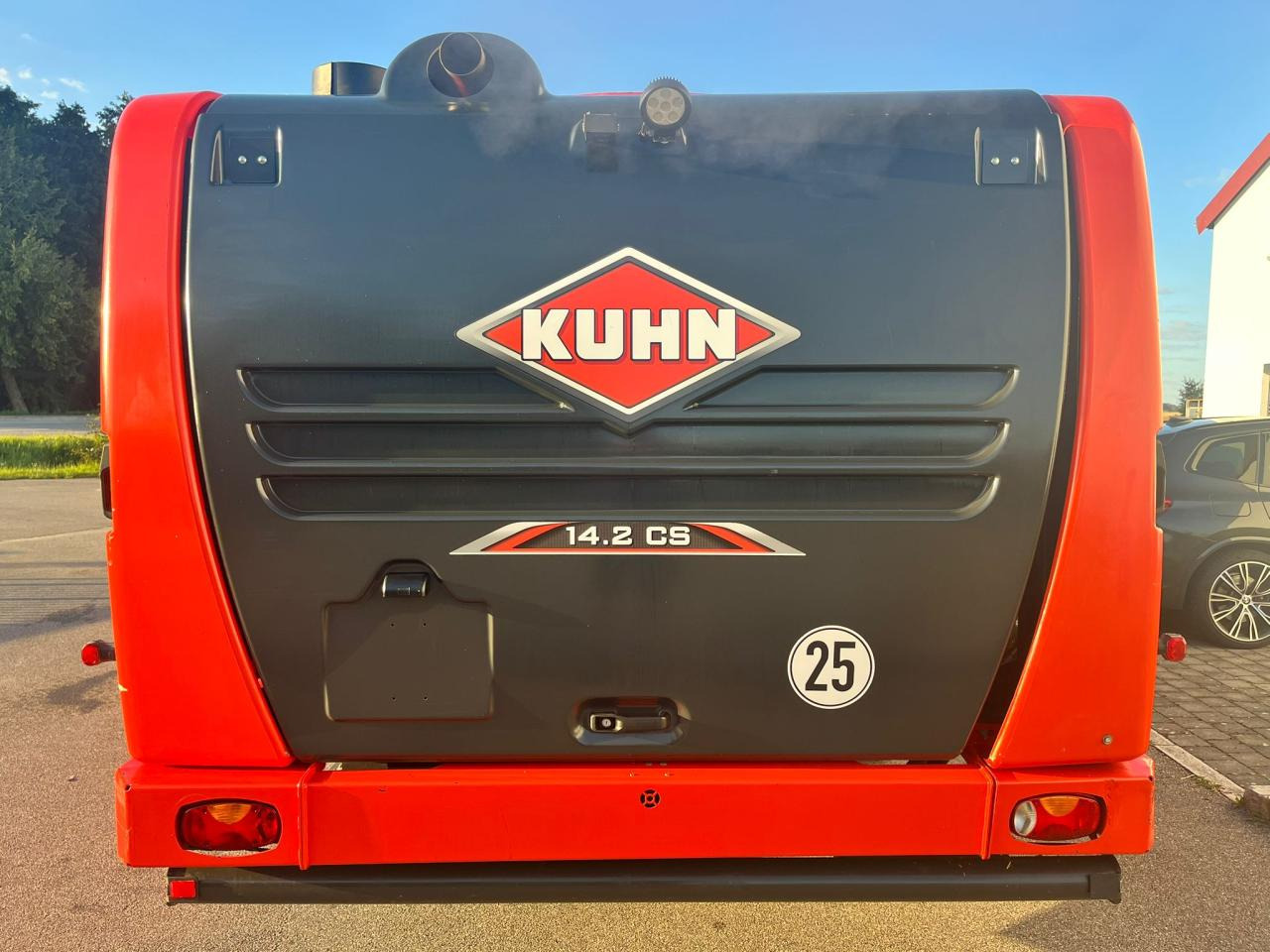Kuhn 14.2 CS / Futtermischwagen / 2 Schnecken - Mixer-pengumpan: gambar 4 Kuhn 14.2 CS / Futtermischwagen / 2 Schnecken - Mixer-pengumpan: gambar 4