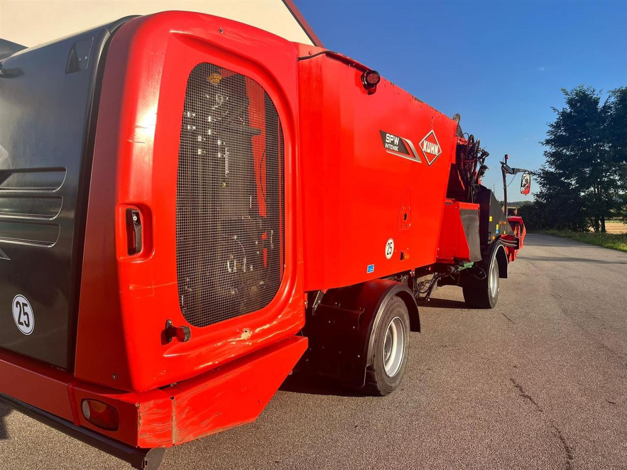 Kuhn 14.2 CS / Futtermischwagen / 2 Schnecken - Mixer-pengumpan: gambar 5 Kuhn 14.2 CS / Futtermischwagen / 2 Schnecken - Mixer-pengumpan: gambar 5