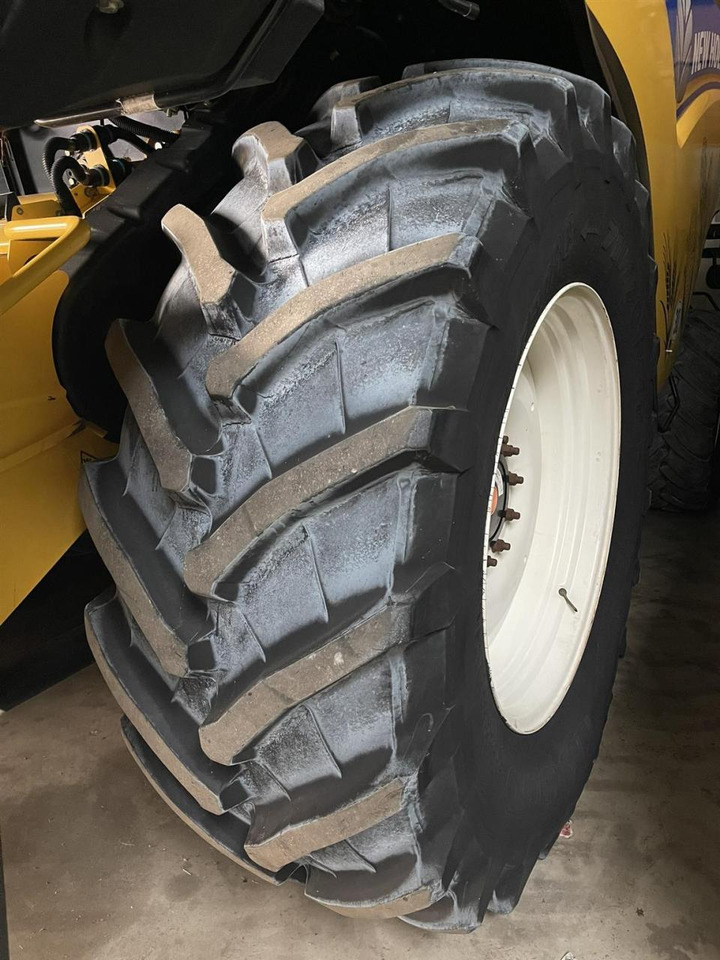 New Holland New Holland CR 9.80 / 710/70R42, Trelleborg und BKT - Header biji-bijian: gambar 4 New Holland New Holland CR 9.80 / 710/70R42, Trelleborg und BKT - Header biji-bijian: gambar 4