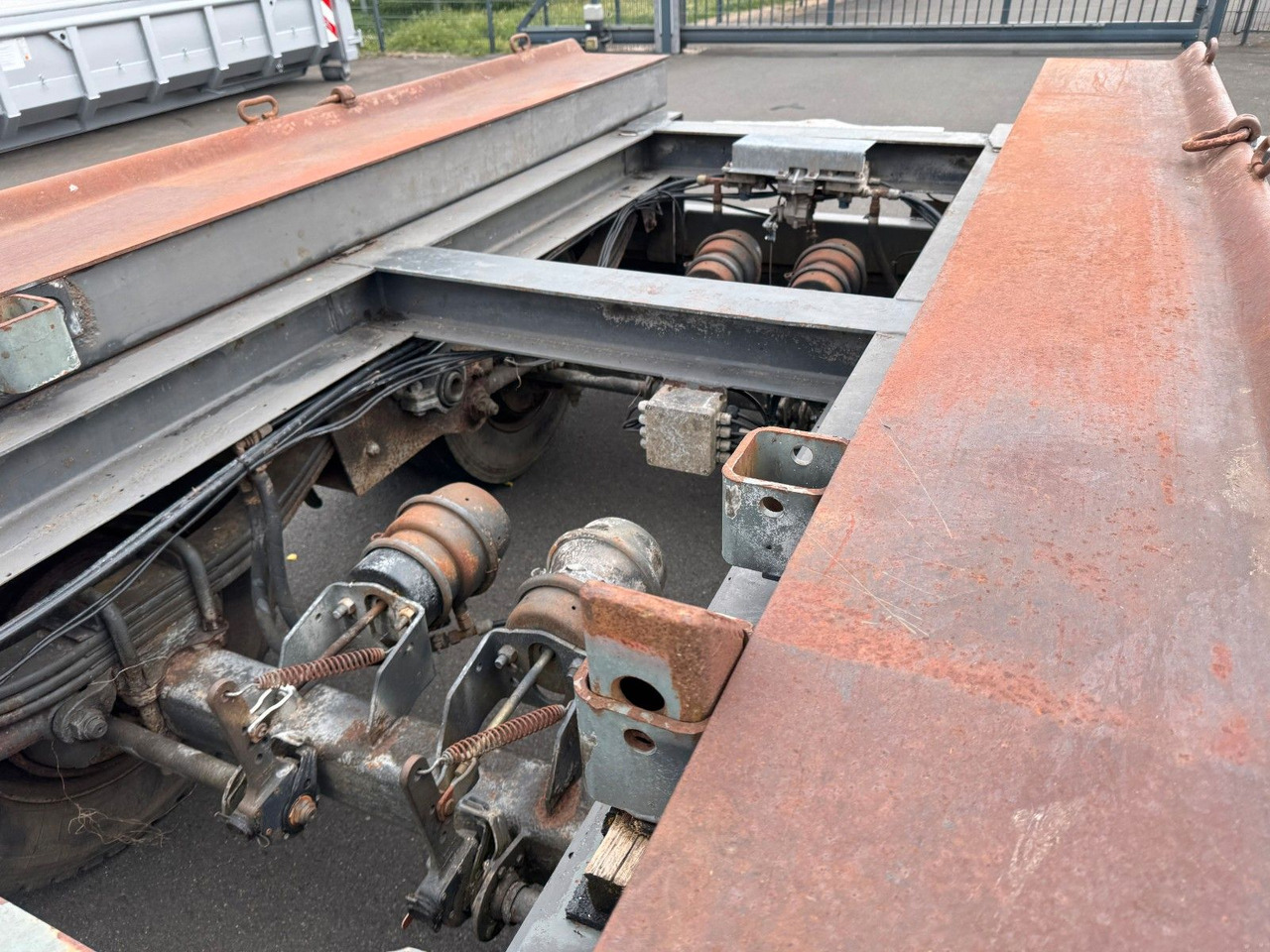 Hüffermann HMA 24.24 3- Achs- Blattfederung - Trailer lewati: gambar 4 Hüffermann HMA 24.24 3- Achs- Blattfederung - Trailer lewati: gambar 4