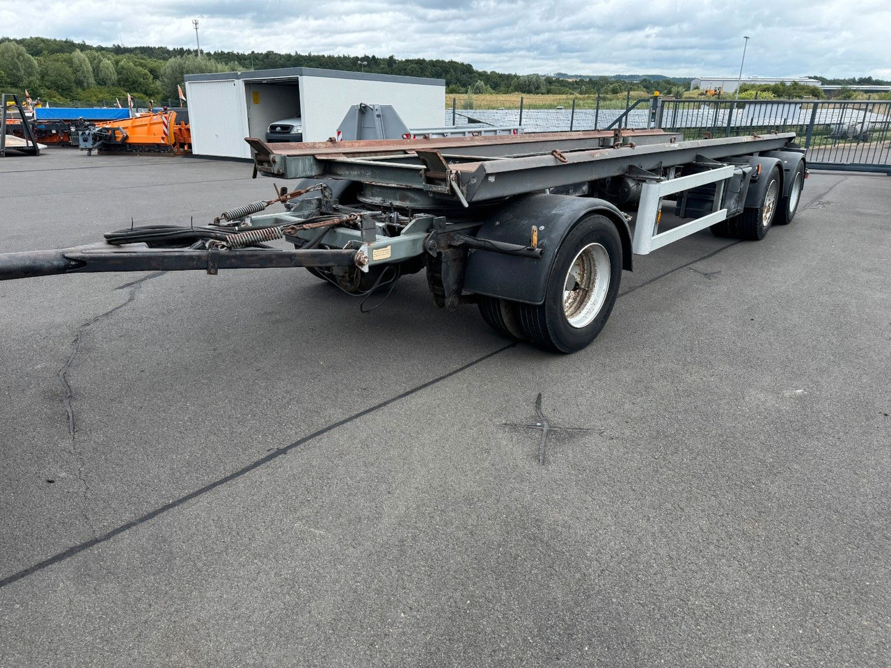 Hüffermann HMA 24.24 3- Achs- Blattfederung - Trailer lewati: gambar 3 Hüffermann HMA 24.24 3- Achs- Blattfederung - Trailer lewati: gambar 3