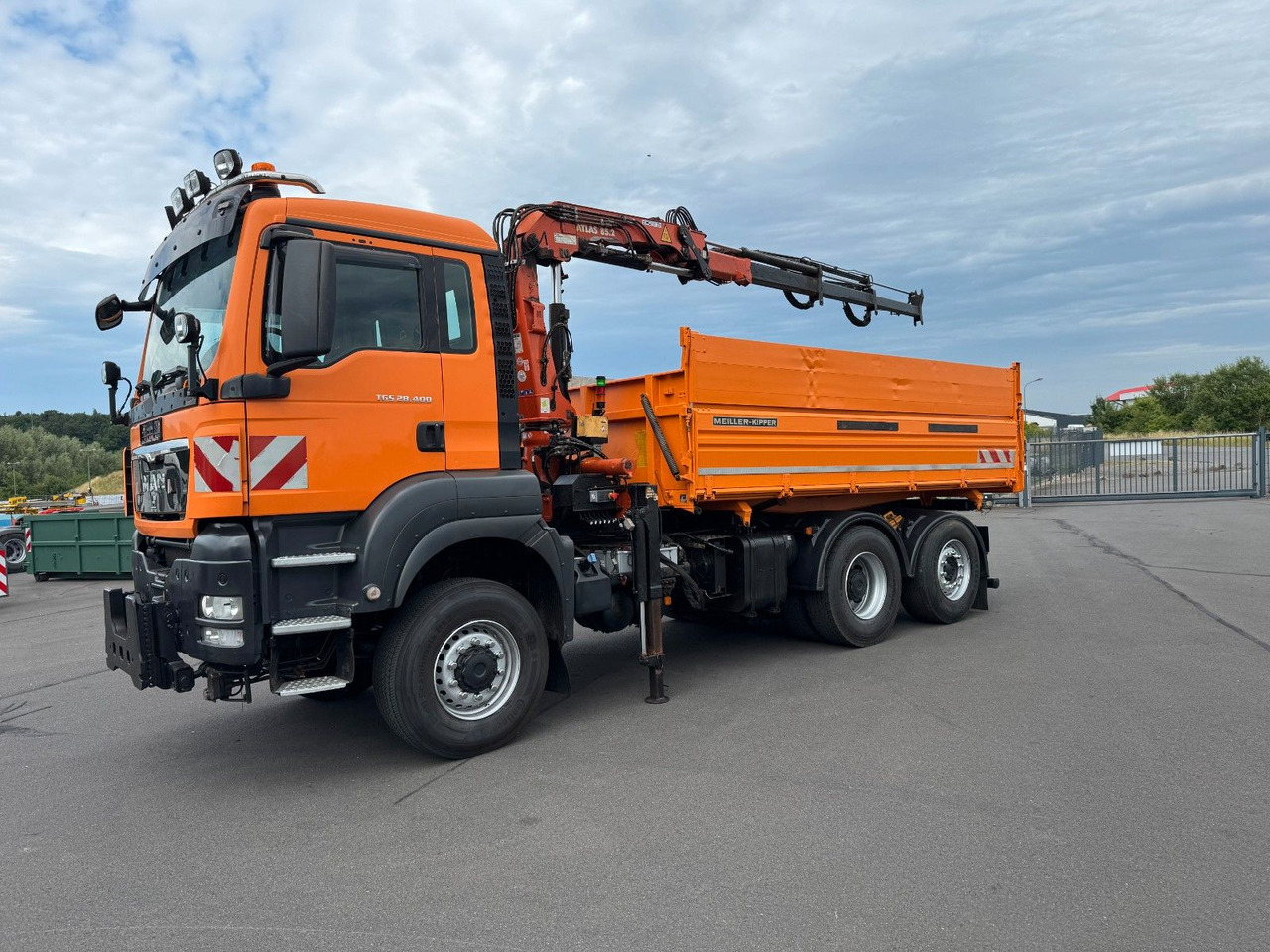MAN TGS 28.400 6x4-4 BL Kipper / Kran / Winterdienst - Truk jungkit, Truk derek: gambar 4 MAN TGS 28.400 6x4-4 BL Kipper / Kran / Winterdienst - Truk jungkit, Truk derek: gambar 4
