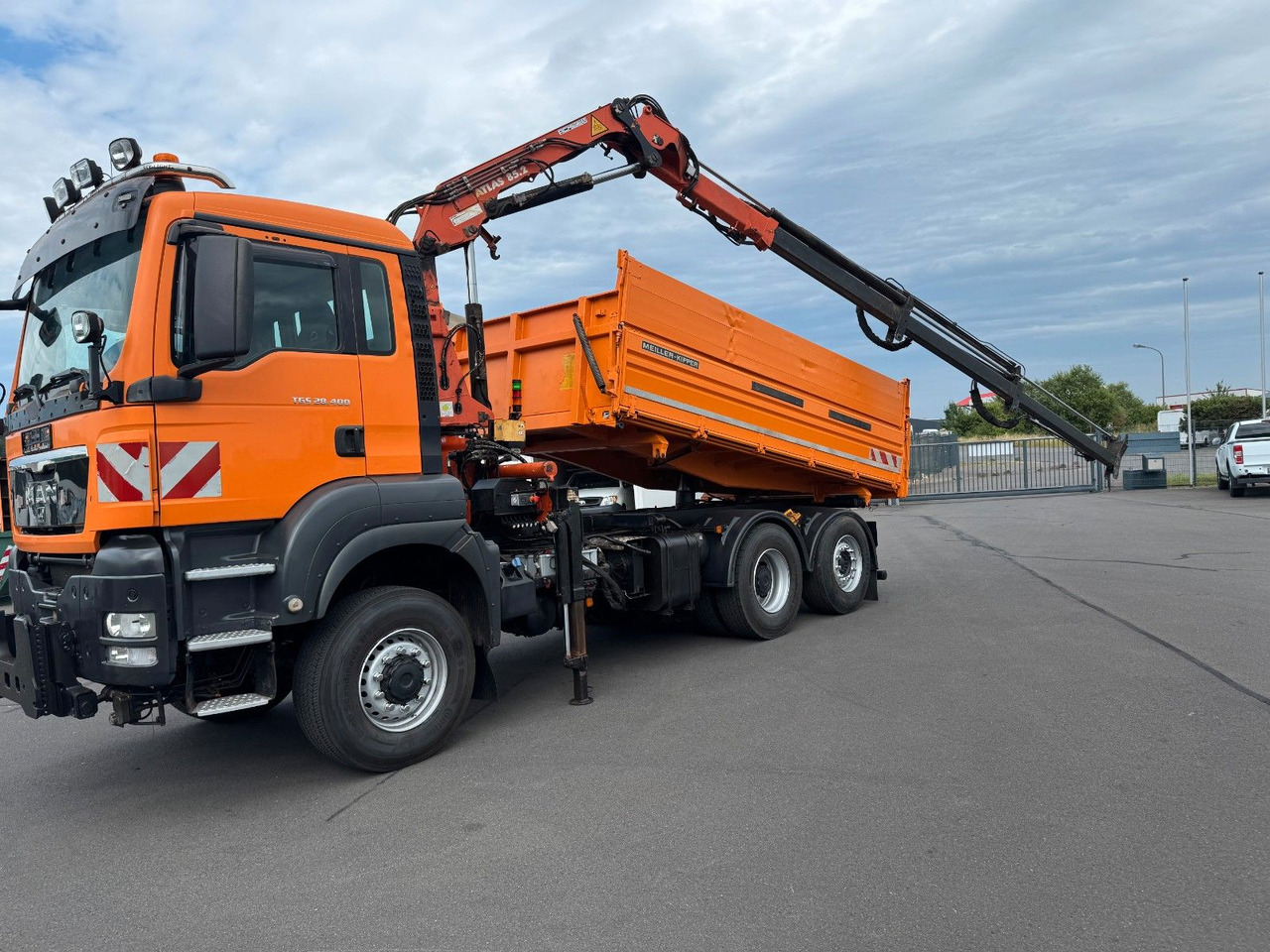 MAN TGS 28.400 6x4-4 BL Kipper / Kran / Winterdienst - Truk jungkit, Truk derek: gambar 1 MAN TGS 28.400 6x4-4 BL Kipper / Kran / Winterdienst - Truk jungkit, Truk derek: gambar 1