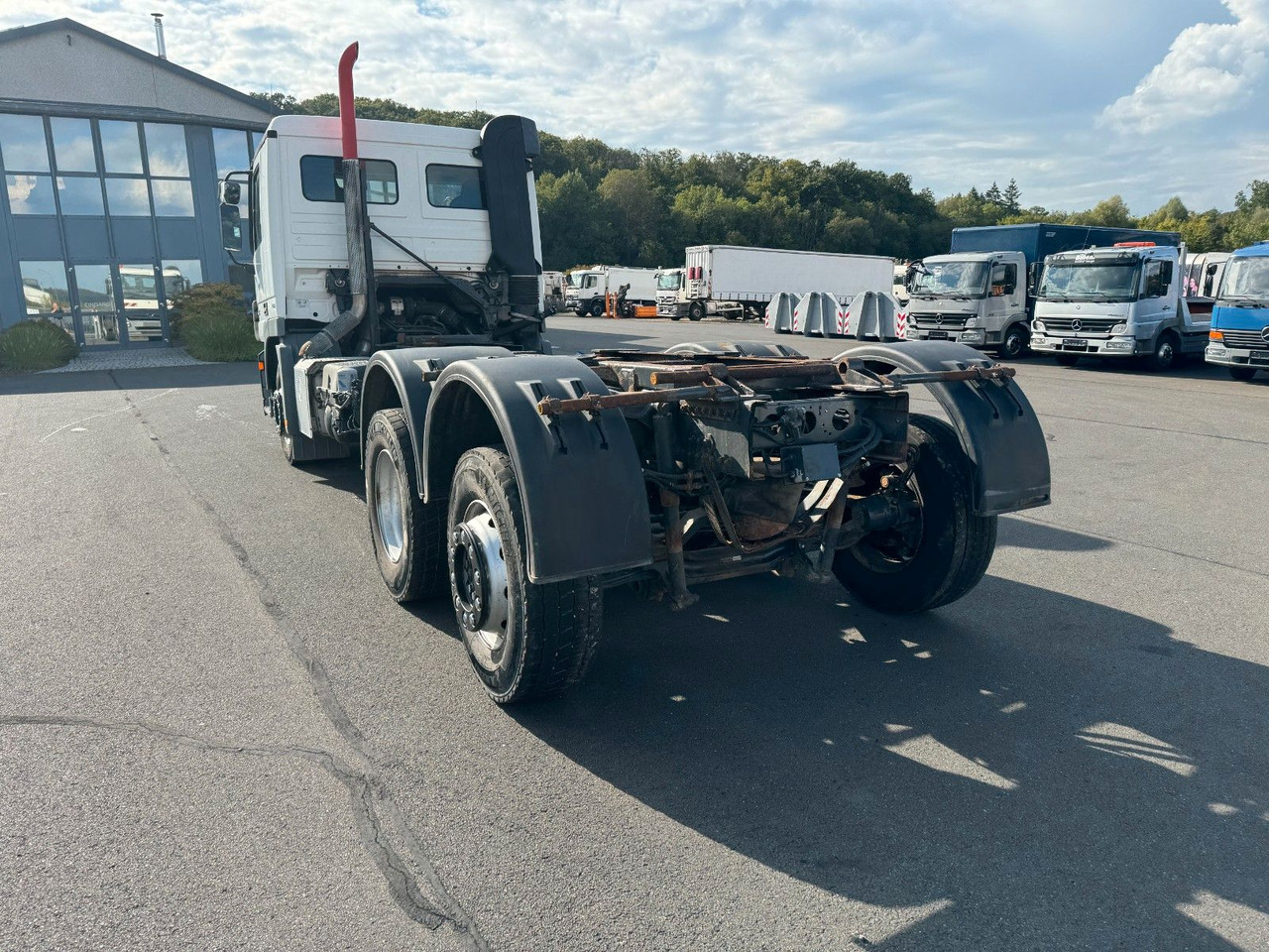 Mercedes-Benz Actros 2532 6x2 Fahrgestell Mercedes-Benz Actros 2532 6x2 Fahrgestell - Truk sasis: gambar 4 Mercedes-Benz Actros 2532 6x2 Fahrgestell Mercedes-Benz Actros 2532 6x2 Fahrgestell - Truk sasis: gambar 4