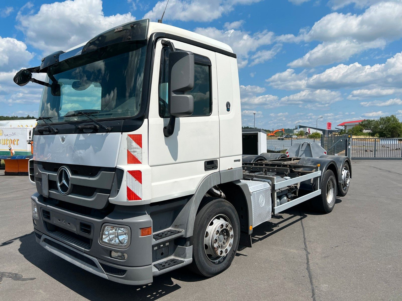 Mercedes-Benz Actros 2532 6x2 MP 3 Lenkachse /Liftachse / Mercedes-Benz Actros 2532 6x2 MP 3 Lenkachse /Liftachse / - Truk sasis: gambar 1 Mercedes-Benz Actros 2532 6x2 MP 3 Lenkachse /Liftachse / Mercedes-Benz Actros 2532 6x2 MP 3 Lenkachse /Liftachse / - Truk sasis: gambar 1