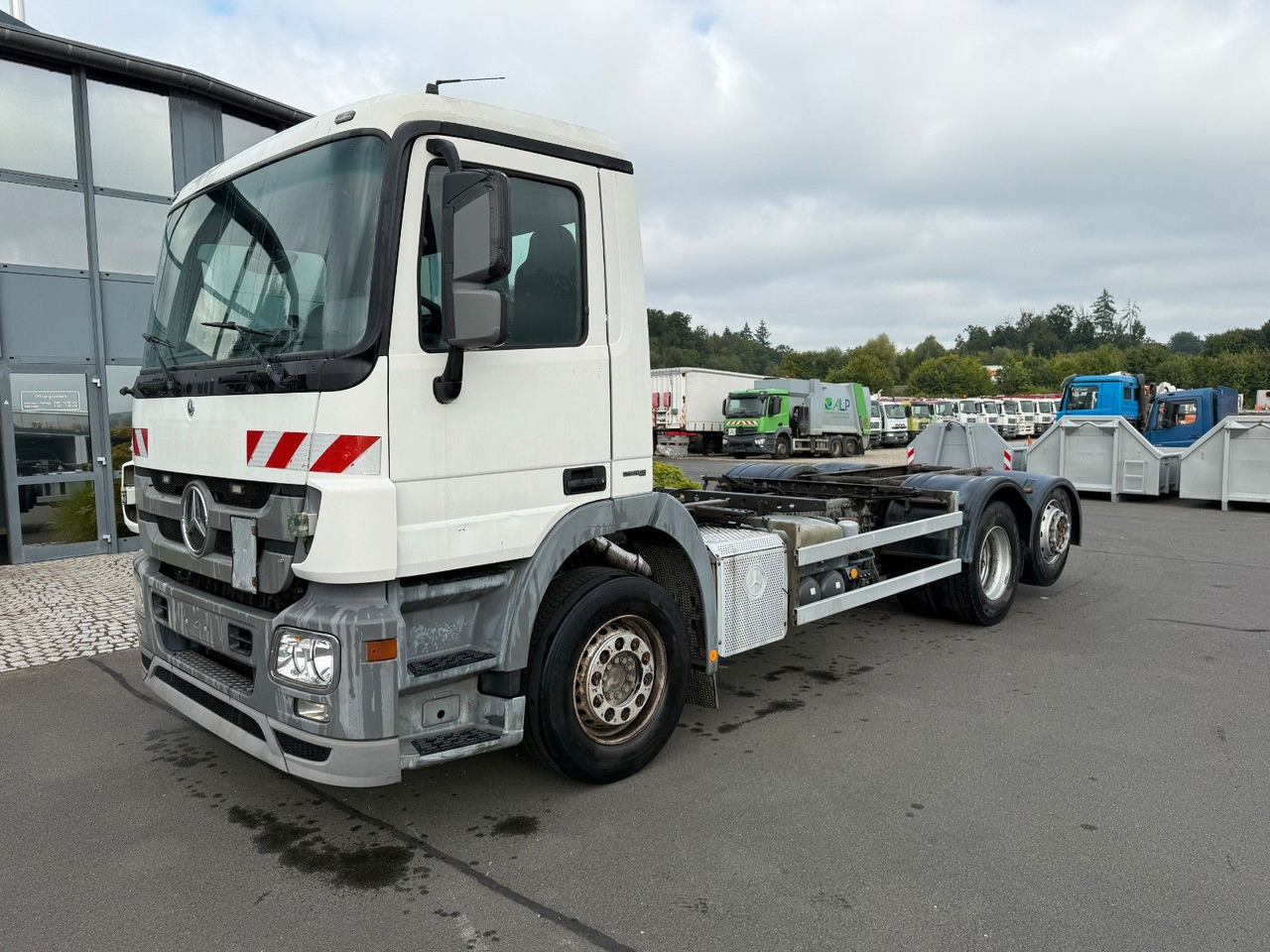 Mercedes-Benz Actros 2532 MP 3 Fahrgestell - Truk sasis: gambar 1 Mercedes-Benz Actros 2532 MP 3 Fahrgestell - Truk sasis: gambar 1