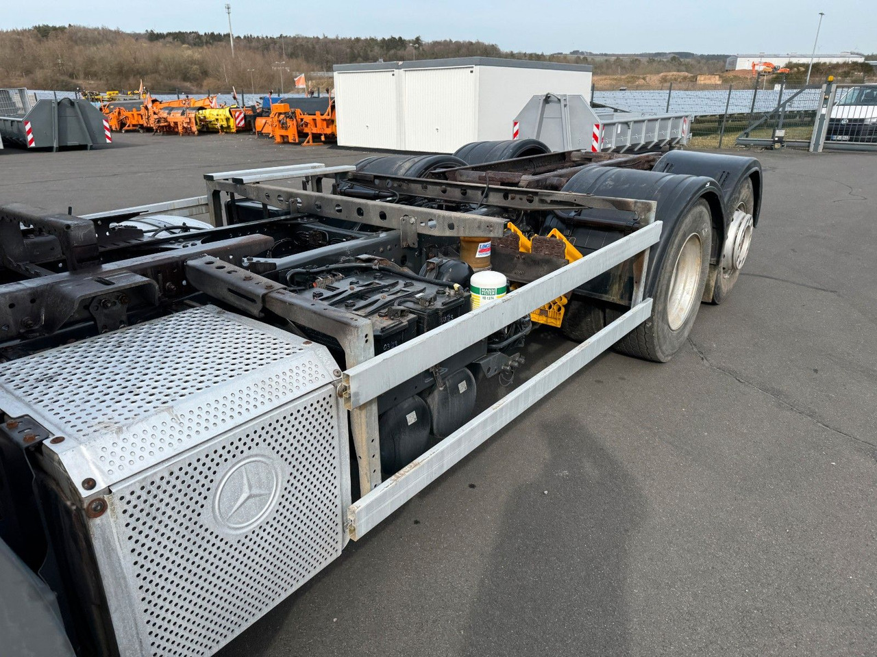 Mercedes-Benz Actros 2536 6x2 Fahrgestell - Truk sasis: gambar 5 Mercedes-Benz Actros 2536 6x2 Fahrgestell - Truk sasis: gambar 5