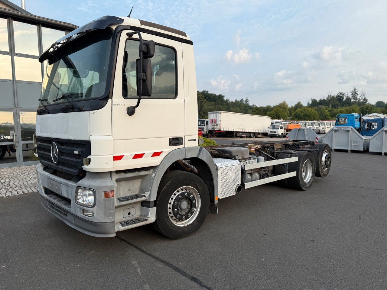 Mercedes-Benz Actros MP 2 2532 6x2 - Truk sasis: gambar 1 Mercedes-Benz Actros MP 2 2532 6x2 - Truk sasis: gambar 1