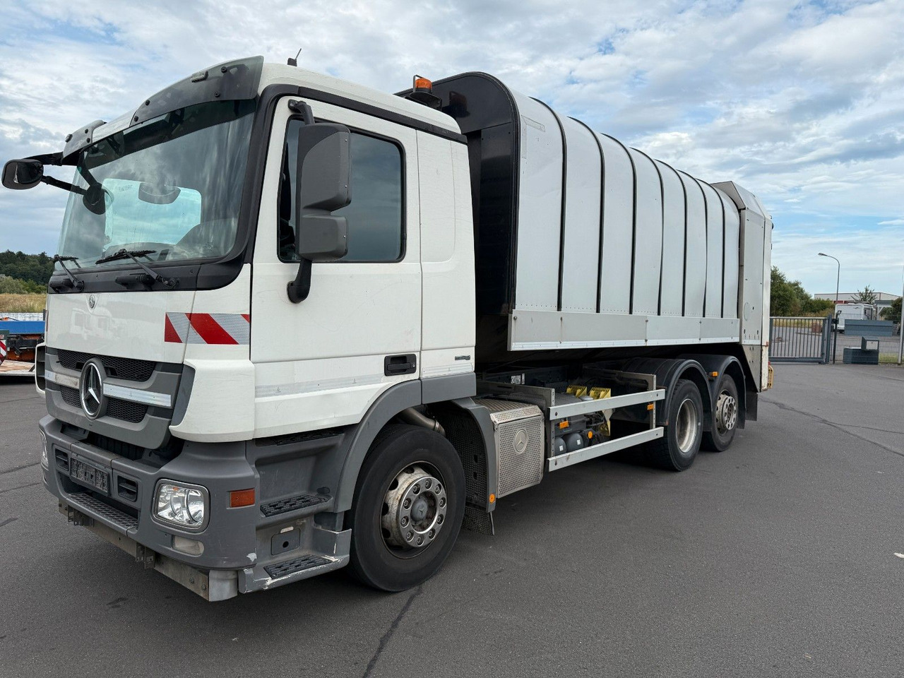 Mercedes-Benz Actros MP3 2532 6x2 Faun Rotorpress 521 - Truk sampah: gambar 1 Mercedes-Benz Actros MP3 2532 6x2 Faun Rotorpress 521 - Truk sampah: gambar 1