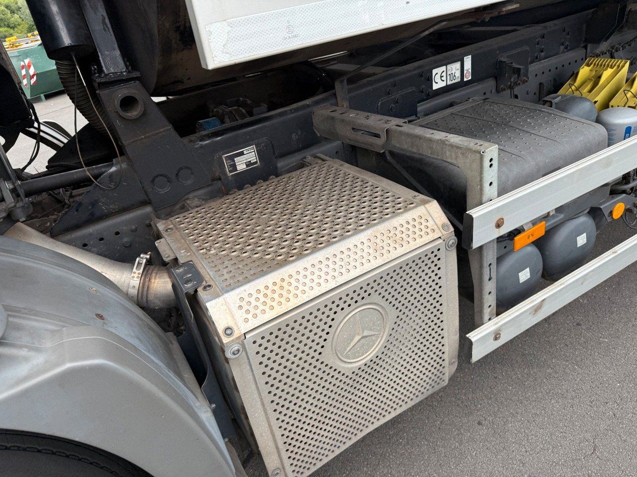 Mercedes-Benz Actros MP3 2532 6x2 Faun Rotorpress 521 - Truk sampah: gambar 5 Mercedes-Benz Actros MP3 2532 6x2 Faun Rotorpress 521 - Truk sampah: gambar 5