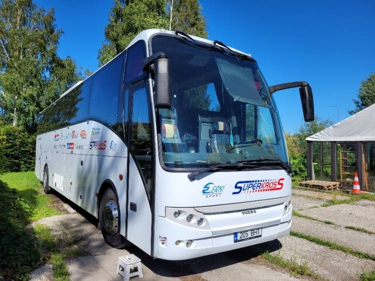 VOLVO B12M BERKHOF AXIAL70 MOTORHOME KLIMA 3.2003 - Bus pariwisata: gambar 1 VOLVO B12M BERKHOF AXIAL70 MOTORHOME KLIMA 3.2003 - Bus pariwisata: gambar 1