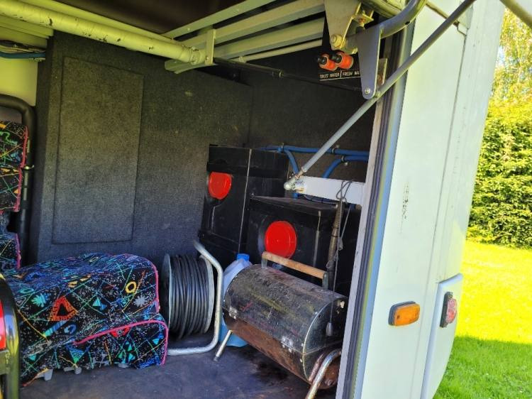 VOLVO B12M BERKHOF AXIAL70 MOTORHOME KLIMA 3.2003 - Bus pariwisata: gambar 4 VOLVO B12M BERKHOF AXIAL70 MOTORHOME KLIMA 3.2003 - Bus pariwisata: gambar 4