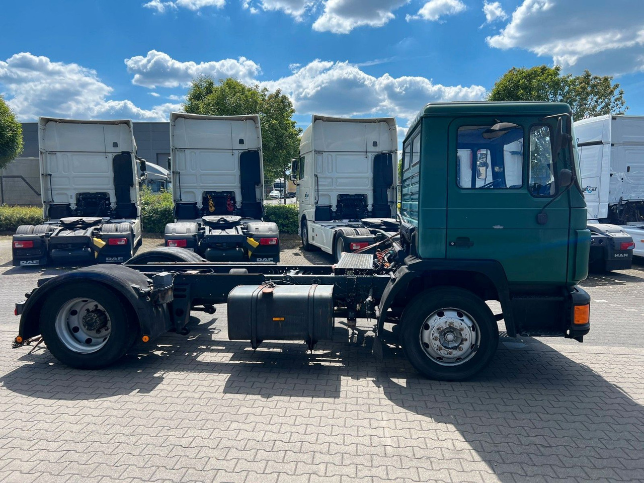 MAN 14.232 FLS - Tractor head: gambar 2 MAN 14.232 FLS - Tractor head: gambar 2
