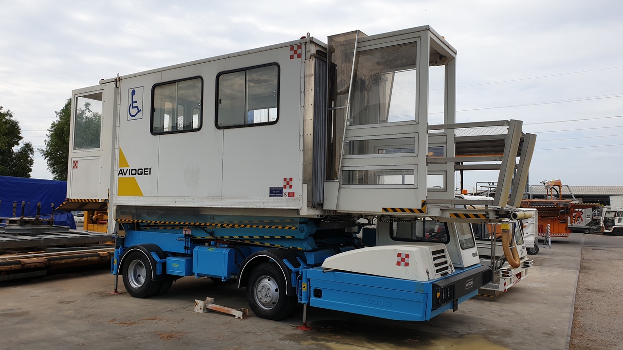 AVIOGEI Ambulift E747 (Half Cab) - Ambulift: gambar 1 AVIOGEI Ambulift E747 (Half Cab) - Ambulift: gambar 1