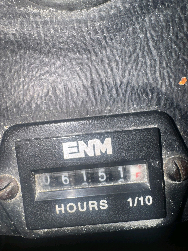 Charlatte 2012 - Traktor bagasi: gambar 1 Charlatte 2012 - Traktor bagasi: gambar 1